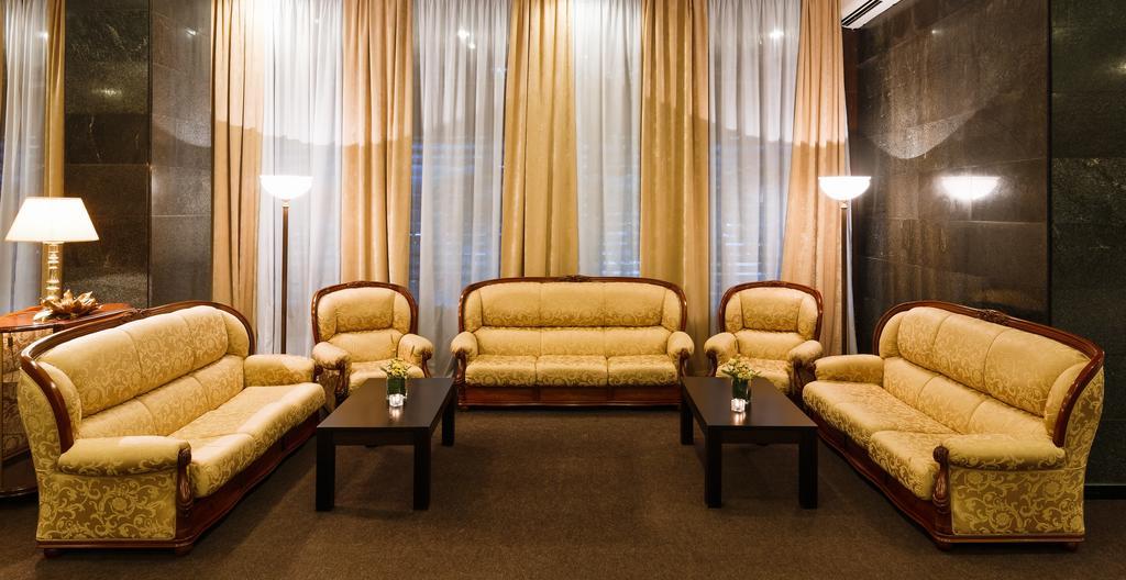 Codru Hotel Chişinau Exteriör bild