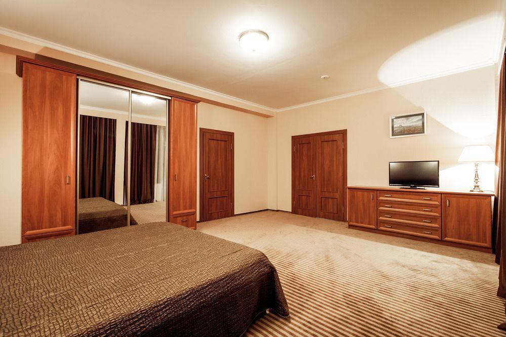 Codru Hotel Chişinau Exteriör bild
