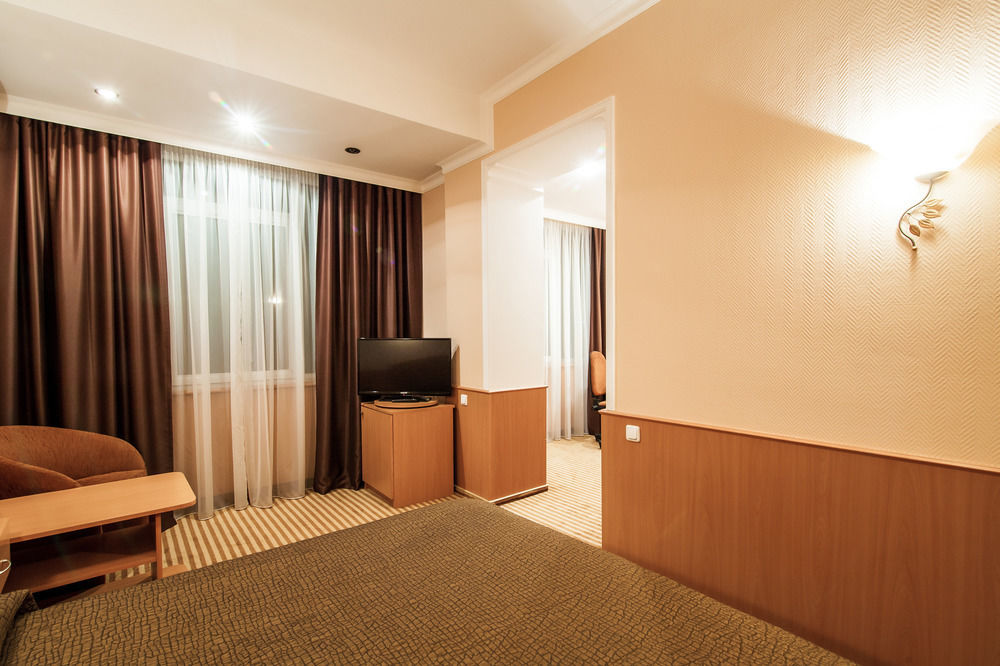 Codru Hotel Chişinau Exteriör bild
