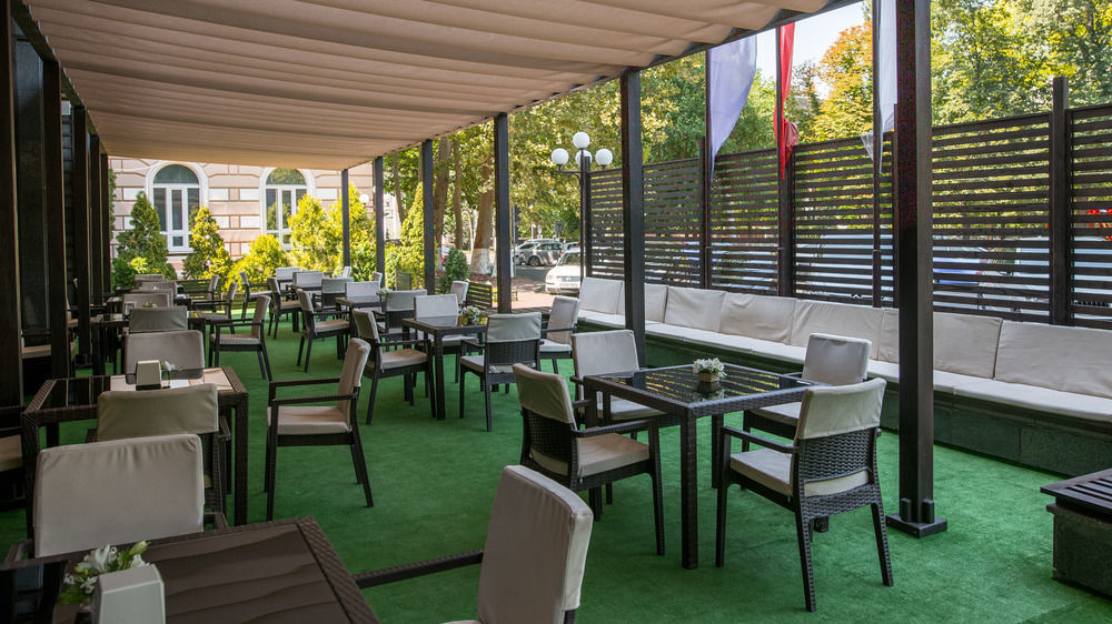 Codru Hotel Chişinau Exteriör bild