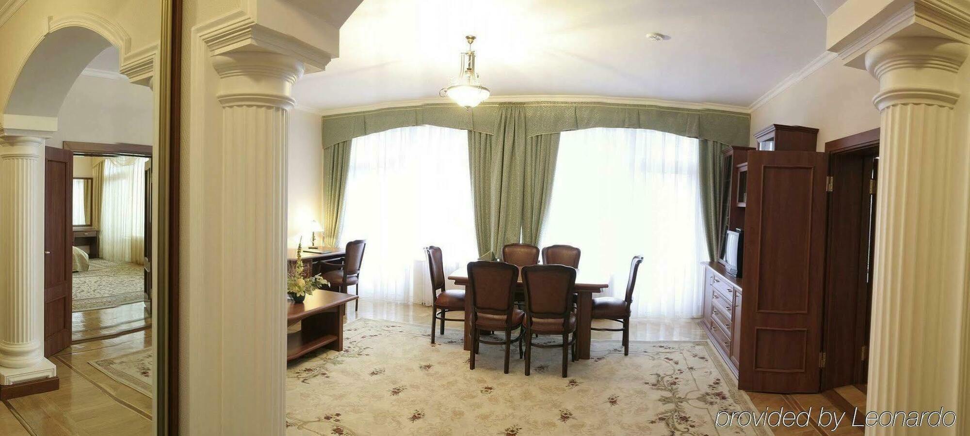 Codru Hotel Chişinau Exteriör bild